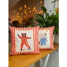 Çocuk Odası Kırmızı Çizgili Dekoratif Kırlent Kılıfı Seti - Süet Çift Taraflı Kırlent Kılıfı Seti- 43X43CM