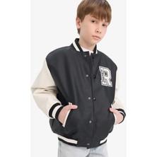 DeFacto Erkek Çocuk Okul Su Geçirmez Kolej Yaka Fermuarlı Çift Cepli Mevsimlik Suni Deri Bomber Mont Ceket C7088A825AU