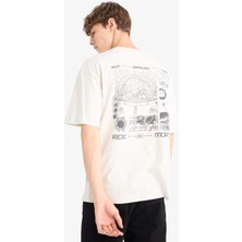 DeFacto %100 Pamuk Rick and Morty Boxy Fit Bisiklet Yaka Sırt Baskılı Kısa Kollu Tişört E9307AX25AU