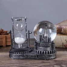 Retro Temalı Kum Saati ve Işıklı Orta Boy Kar Küresi, Şık ve Estetik Dekorasyon Parçası