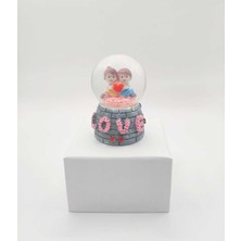 Aşk Yazılı Sarılı Mini Işıklı Kar Küresi, Şık ve Havalı Dekorasyon Parçası