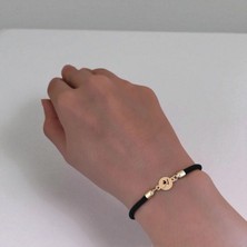 Archin A Harfine Özel Siyah İpek Örgülü Yuvarlak Motifli 14 Ayar Altın Plakalı Hediye