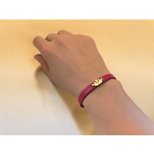 14 Ayar Altın Plakalı Ğ Harfine Özel Koyu Kırmızı Derili Taç Figürlü Hediye BILEKLIK-625HARF