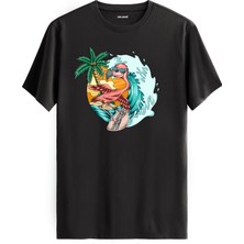 Dalgalar Üzerinde Surf Flamingo Tişört