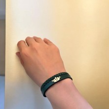 Altın Plakalı 14 Ayar O Harfine Özel Doğal Koyu Yeşil Derili Taç Figürlü Hediye BILEKLIK-641HARF