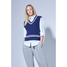 DeFacto Regular Fit V Yaka Saç Örgü Desenli Triko Süveter D4686AX25WN