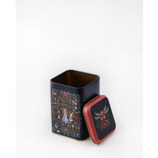 Evle ER022-9A Tales Alices Desenli Kare Metal Saklama Kabı 11X11 cm