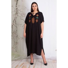 Kadın Siyah Nakış Detaylı Rahat Kesim Elbise 65N22609