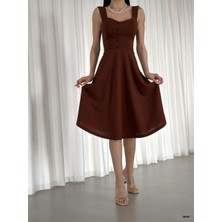 Soonaksesuar Kadın Krep Kumaş Askılı Kalp Yaka Düğme Detay Midi Boy Elbise