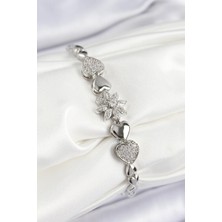 Pirinç Zirkon Taşlı Kalp Detaylı Çiçek Model Gümüş Renk Kadın Bileklik