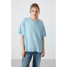 Tommy Life Açık Mavi Penye Modal Yumuşak Tuşeli Oversize Fit Basic Kadın T-Shirt- 97285