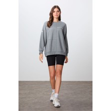 Tommy Life Gri Melanj Kompakt Pamuklu Kalın Pürüzsüz Dokulu O Yaka Oversize Fit Kadın Sweatshirt - 97288