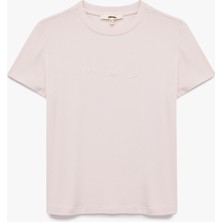 Slim Fit Fiyonk Nakış Detaylı Kısa Kollu Bisiklet Yaka Tişört