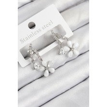 Pirinç Zirkon Taşlı Papatya Model Gümüş Renk Kadın Küpe