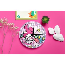 Sevimli Pembe Karakter ve Çilek Desenli Sessiz Mekanizma Duvar Saati – Kız Çocuk Odası Dekoratif