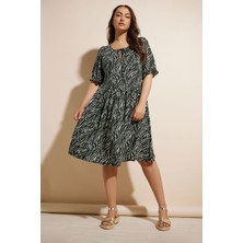 Büyük Beden Yakası Büzgülü Desenli Mini Elbise 304018
