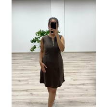 Kolsuz ve Fermuar Detaylı Rahat Elbise