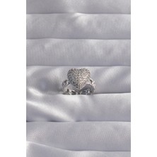 Pirinç Ayarlamalı Gümüş Renk Zirkon Taşlı Bombeli Kalp Yüzük