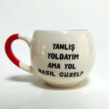 Yanlış Yoldayım Ama Yol Nasıl Güzel Baskılı Turuncu Kulplu Balon Kupa