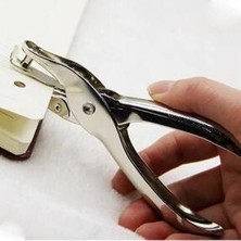 Kw-Trio Tek Delik El Tipi Düğme Delgeç - 1 Adet, Gümüş, 8 Yaprak Kapasiteli, Metal Gövde, Düz Desenli