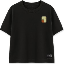 Ay Işığında Düşünen Karakter Illüstrasyonlu Siyah Oversize Tişört