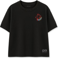 Renkli Göktürk Tüyleriyle Süslenmiş Bozkurt Portre Siyah Oversize Tişört