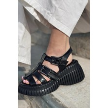 Movina Rugan Toka Detaylı Kalın Taban Kadın Sandalet Siyah