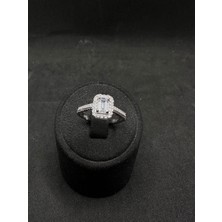 Kenarları Taşlı Tek Bagetli Ithal Kadın Gümüş Yüzük