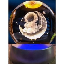 Buğz Ay Üstünde Astronot Tasarımlı Plastik Altlıklı Işıklı Cam Küre