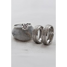 Rodyumlu Tırtık Desenli Çift Gümüş Alyans (Tektaş Hediyeli)