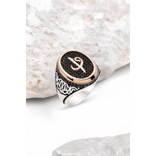 Silverplus Gümüş Siyah Zirkon Taş Üzeri Elif Vav İşlemeli Erkek Yüzük