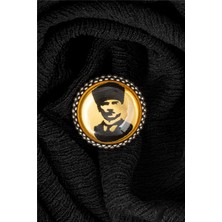 Sarı Zemin Üzeri Atatürk Silüeti Gümüş Rozet