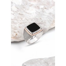 Silverplus Gümüş Onix Taşlı Beyaz Zirkon Süslemeli Çizgili Kasa Erkek Yüzük