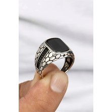 Oniks Taşlı Petek Desenli Gümüş Erkek Yüzük