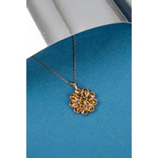 925 Ayar Gümüş Zultanit Taşlı Çiçek Motifli Bayan Kolye