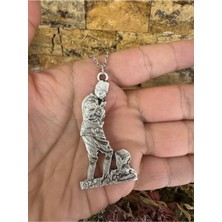 Atatürk Heykeli ve Imza Desen Kolye – Gümüş Renk Unisex Metal  Zincirli Metal Tasarım