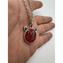Kırmızı Devil Emoji Desen Unisex Kolye – Metal  Zincirli Zamak Kaplama Gotik ve Eğlenceli Takı