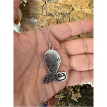 Kemal Atatürk Yazılı Büst Desen Kolye – Gümüş Renk Metal Unisex Takı