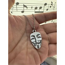 V For Vendetta Maskesi Desen Unisex Kolye – Özgürlüğün ve Direnişin Sembolü