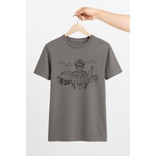 Vecihi Geliyor Çizgizel Pilot ve Uçak Tasarım Unisex Tshirt Pilot - Havacı - Uçak Tutkunu