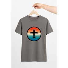 Vecihi Geliyor Renkler Içinde Uçak Silüeti Unisex Tshirt Pilot - Havacı - Uçak Tutkunu