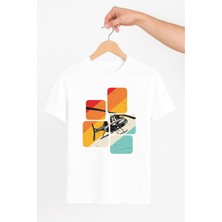 Vecihi Geliyor Parçalı Renkler Helikopter Unisex Tshirt Pilot - Havacı - Uçak Tutkunu