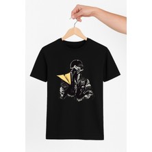 Vecihi Geliyor Pilot ve Kağıt Uçak Silüeti Unisex Tshirt Pilot - Havacı - Uçak Tutkunu