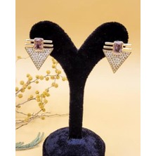 Pembe Taşlı Üçgen Marka Küpe