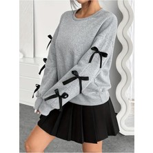 Kadın Siyah Kurdele ve Fiyonk Kollu Bisiklet Yaka Gri Sweatshirt