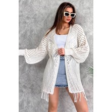 Kadın Beyaz Örgü Hırka – Püskül ve Elmas Desen Detaylı