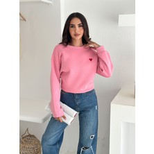 Kadın Kalp Nakışlı Sweatshirt – Sade & Sevgi Dolu Stil