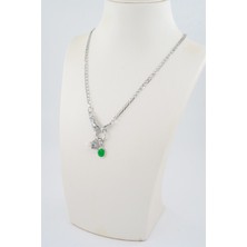 By Zeyna Aksesuar Kadın Özel Tasarım Yeşil Mineli Kare Zirkon Taşlı El Figürlü Kolye