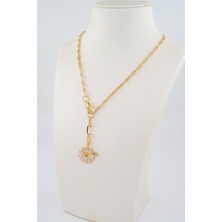 By Zeyna Aksesuar Kadın Özel Tasarım Önden Kilit Detaylı Mineli Papatya Figürlü Kolye