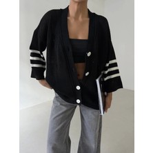 Büyük Düğmeli Salaş Triko Hırka Siyahbeyaz